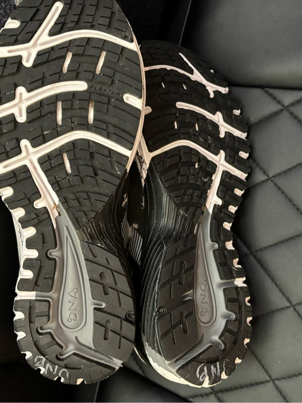 Brooks Adrenaline GTS 18 Running shoe size 9